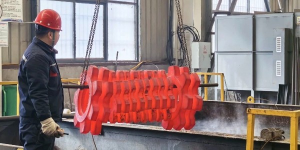 鏈輪體熱處理，強韌兼備，抗磨無憂